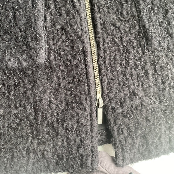 Black sweater vest - Picture 4 of 7